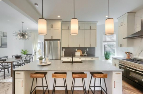 Chic retreat in central Pittsburgh w/ 2 masters